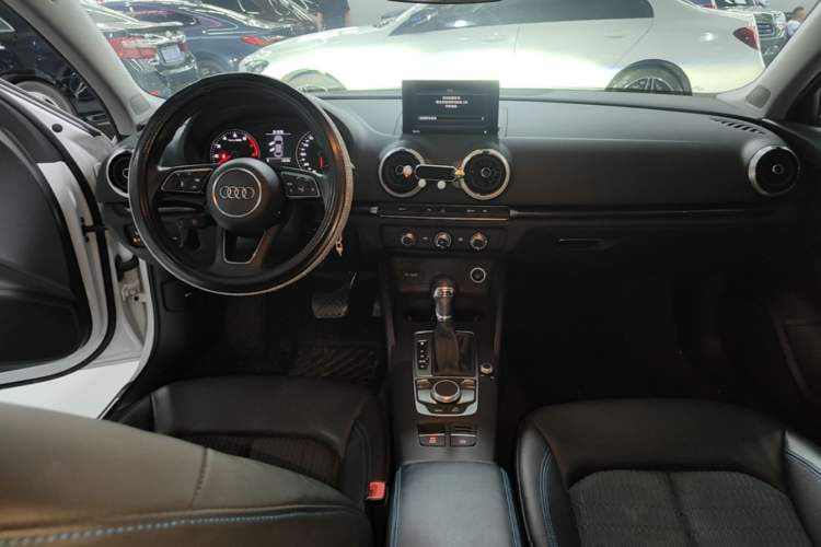 Used Audi A3 2020 Limousine 35 TFSI Fashion Edition China VI Emission Standard Center Console