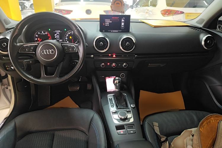 Used Audi A3 2020 Limousine 35 TFSI Fashion Edition China VI Emission Standard Center Console
