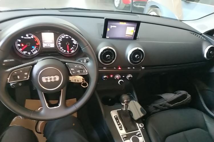 Used Audi A3 2020 Sportback 35 TFSI Fashion Edition China VI Emission Standard Center Console