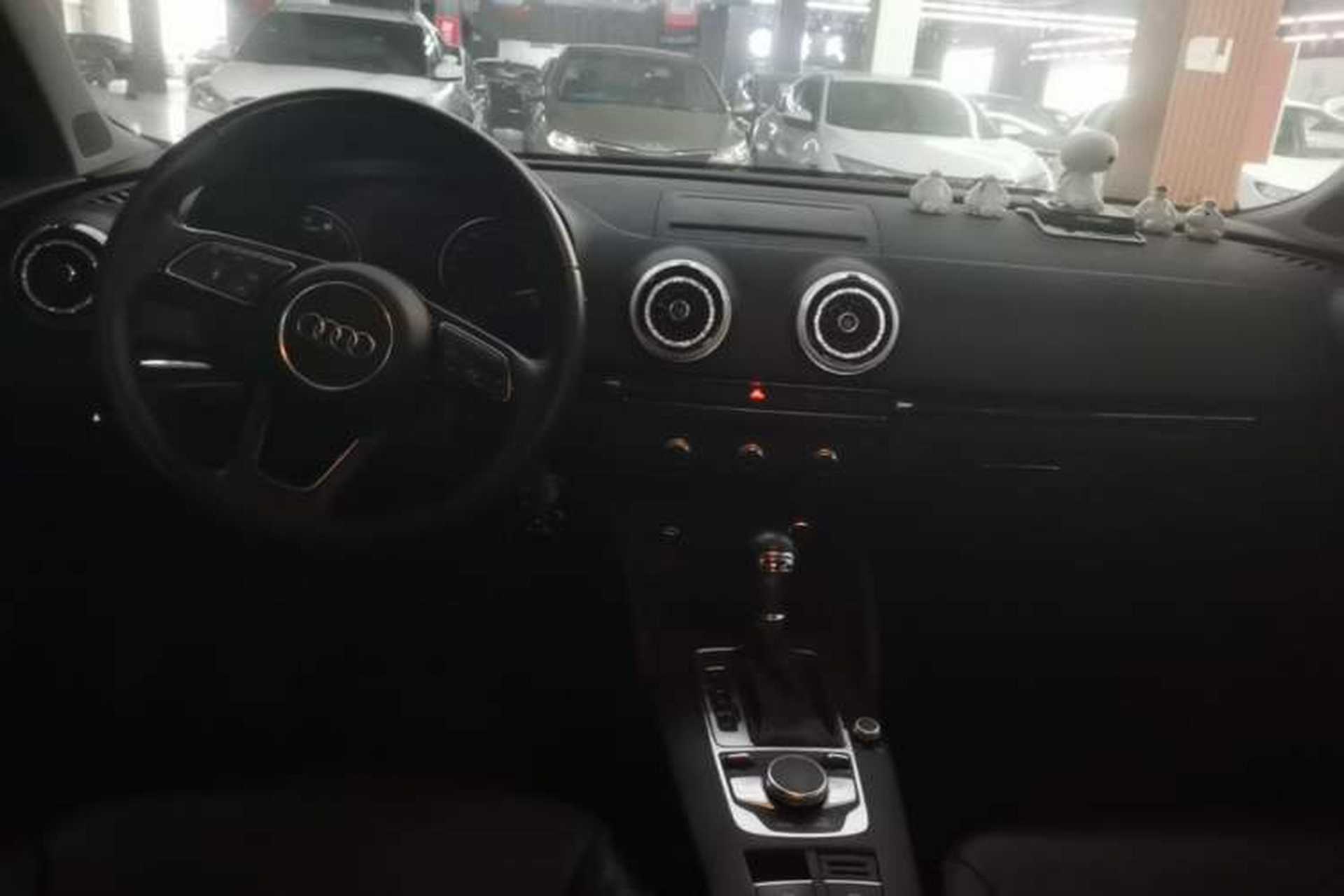 Used Audi A3 2020 Sportback 35 TFSI Fashion Edition China VI Emission Standard Center Console