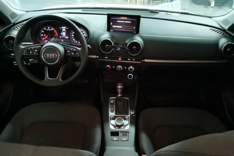 Used Audi A3 2020 Restyled Sportback 35 TFSI Entry-Level China VI Emission Standard Center Console