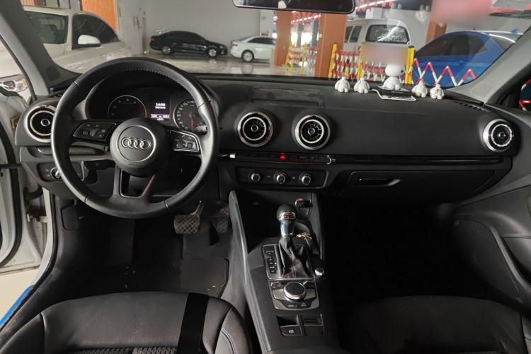 Used Audi A3 2020 Sportback 35 TFSI Fashion Edition China VI Emission Standard Center Console