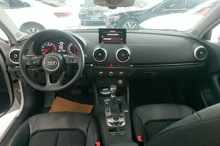 Used Audi A3 2020 Limousine 35 TFSI Fashion Edition China VI Emission Standard Center Console
