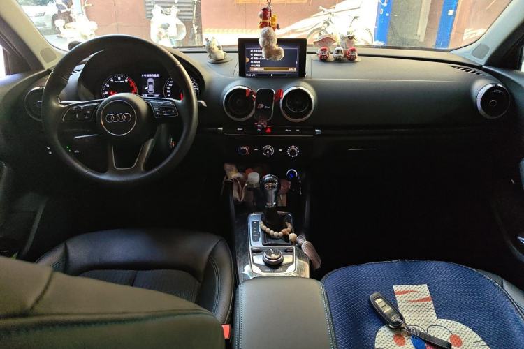 Used Audi A3 2020 Sportback 35 TFSI Fashion Edition China VI Emission Standard Center Console