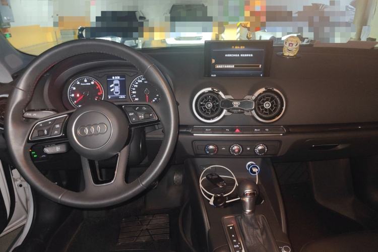 Used Audi A3 2020 Limousine 35 TFSI Fashion Edition China VI Emission Standard Center Console