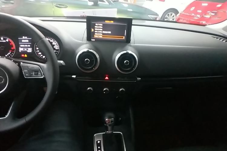 Used Audi A3 2020 Limousine 35 TFSI Fashion Edition China VI Emission Standard Center Console