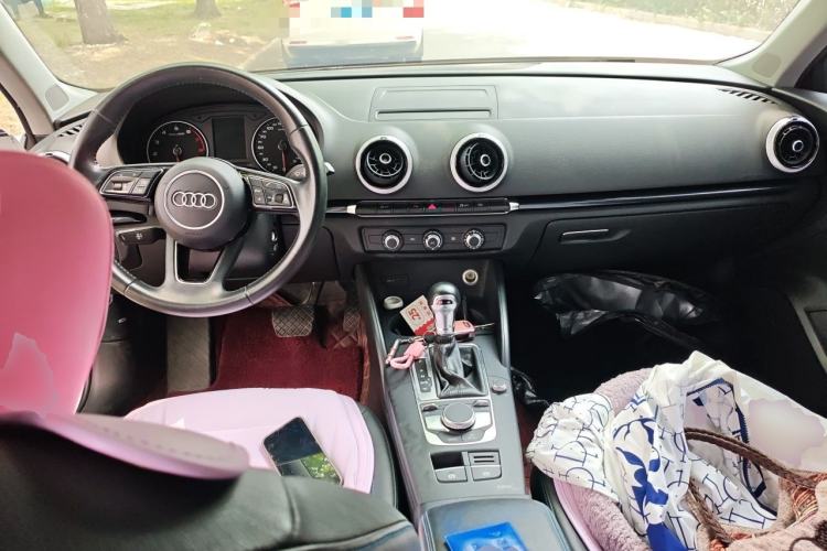 Used Audi A3 2020 Sportback 35 TFSI Fashion Edition China VI Emission Standard Center Console