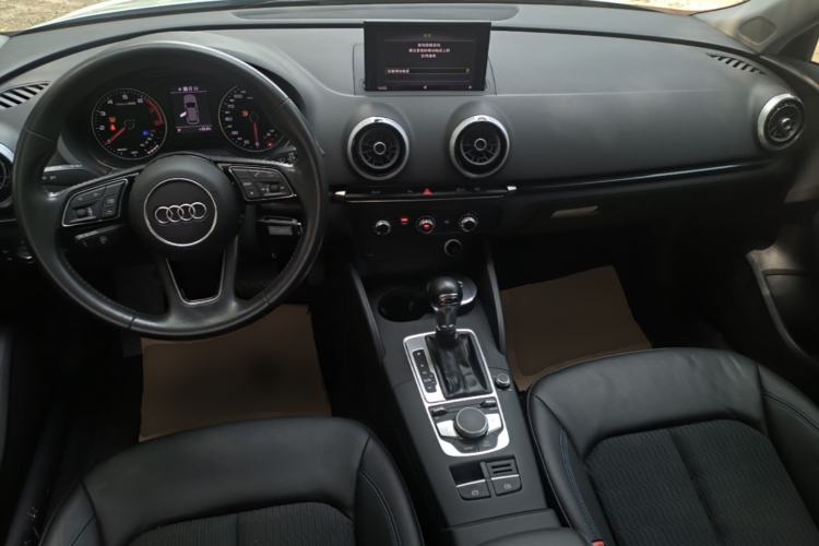Used Audi A3 2020 Sportback 35 TFSI Fashion Edition China VI Emission Standard Center Console