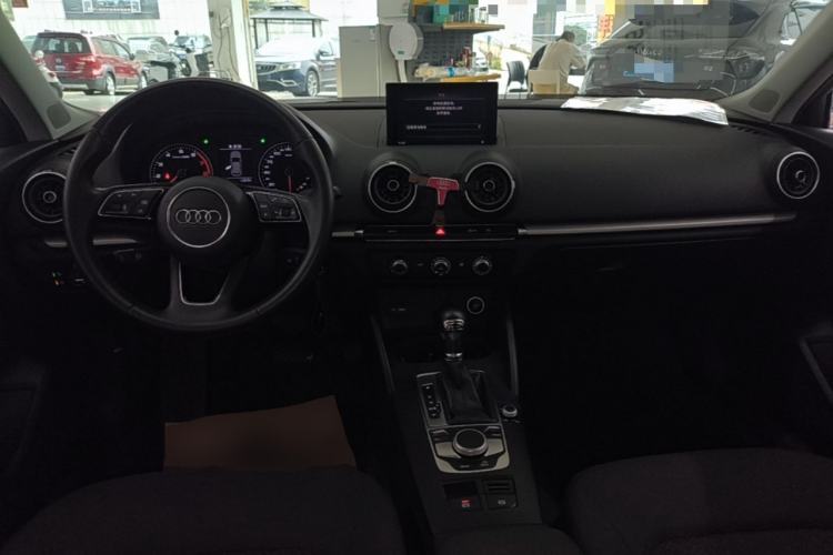 Used Audi A3 2020 Restyled Sportback 35 TFSI Entry-Level China VI Emission Standard Center Console