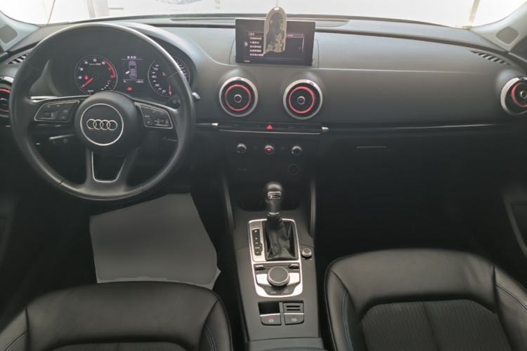 Used Audi A3 2020 Sportback 35 TFSI Fashion Edition China VI Emission Standard Center Console