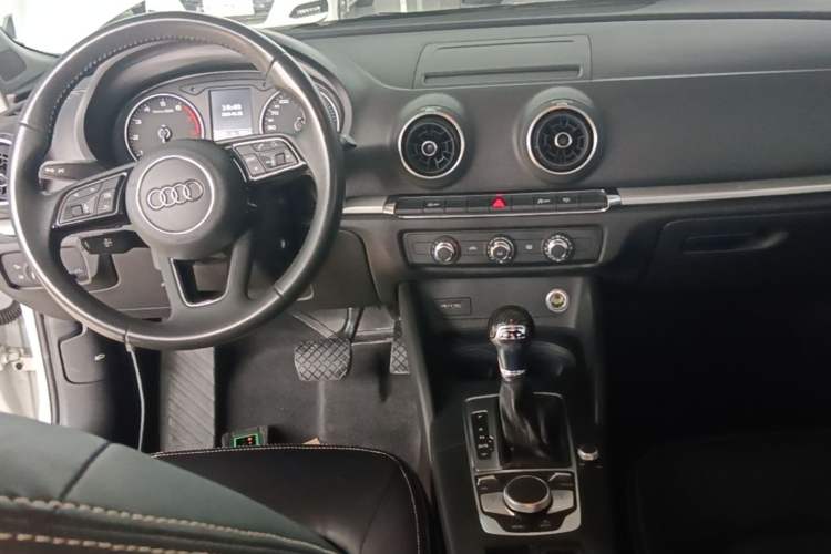 Used Audi A3 2020 Sportback 35 TFSI Ambition China VI Center Console