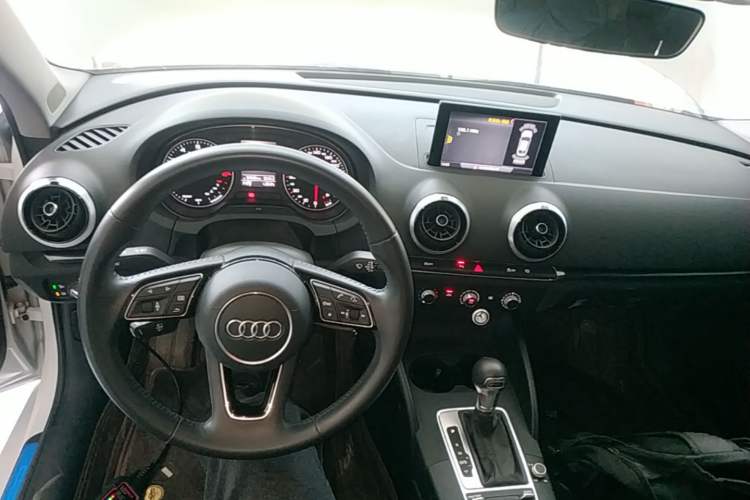Used Audi A3 2020 Limousine 35 TFSI Fashion Edition China VI Emission Standard Center Console