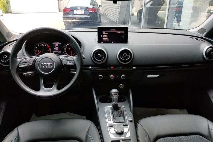Used Audi A3 2020 Sportback 35 TFSI Fashion Edition China VI Emission Standard Center Console