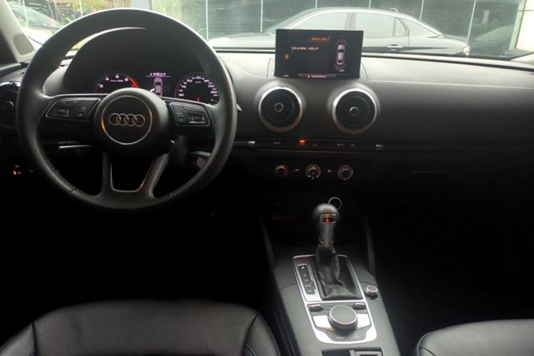 Used Audi A3 2020 Limousine 35 TFSI Fashion Edition China VI Emission Standard Center Console