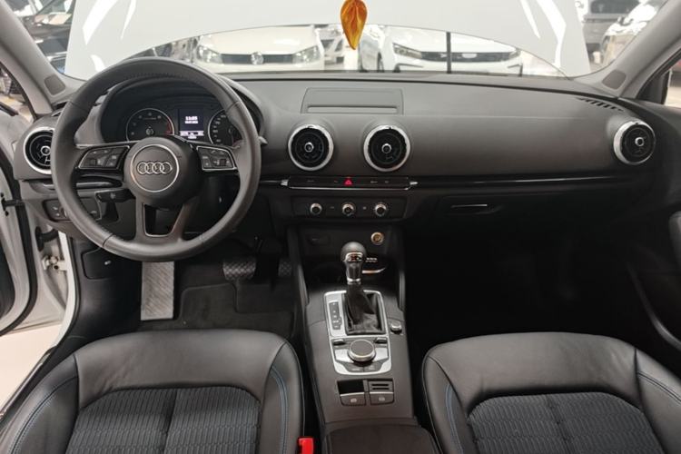 Used Audi A3 2020 Limousine 35 TFSI Fashion Edition China VI Emission Standard Center Console