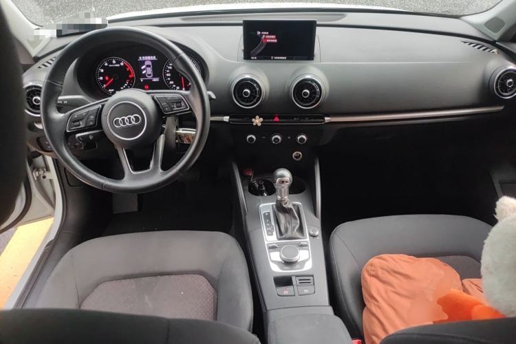 Used Audi A3 2020 Limousine 35 TFSI Ambition China VI Center Console