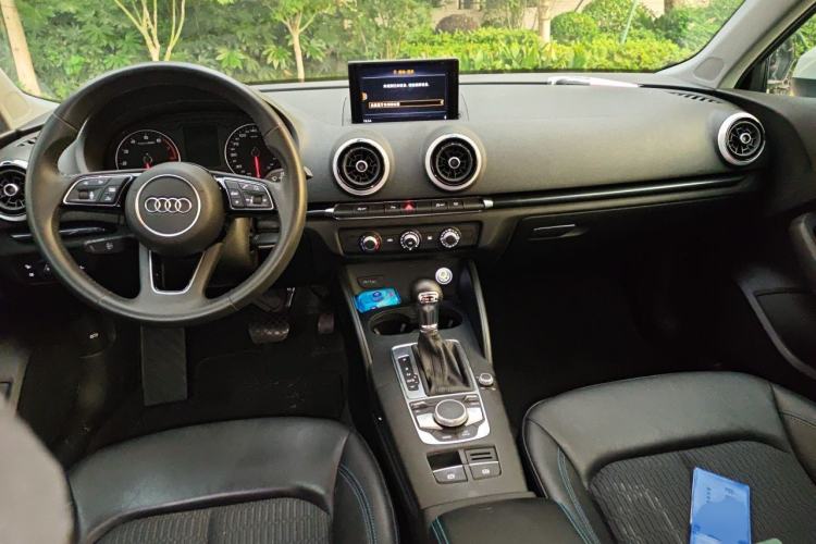 Used Audi A3 2020 Sportback 35 TFSI Fashion Edition China VI Emission Standard Center Console