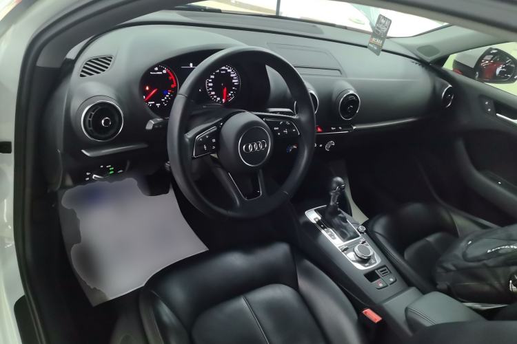 Used Audi A3 2020 Restyled Sportback 35 TFSI Entry-Level China VI Emission Standard Center Console