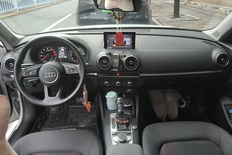 Used Audi A3 2020 Limousine 35 TFSI Ambition China VI Center Console