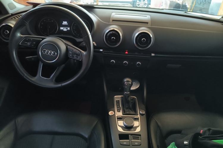 Used Audi A3 2020 Limousine 35 TFSI Fashion Edition China VI Emission Standard Center Console
