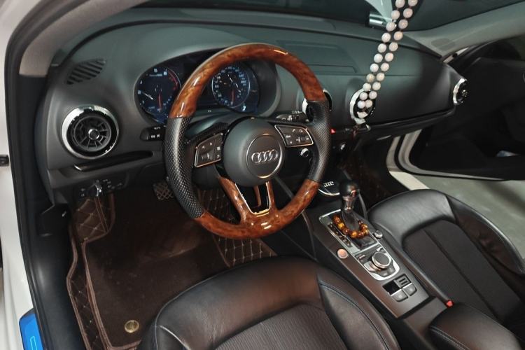 Used Audi A3 2020 Sportback 35 TFSI Fashion Edition China VI Emission Standard Center Console