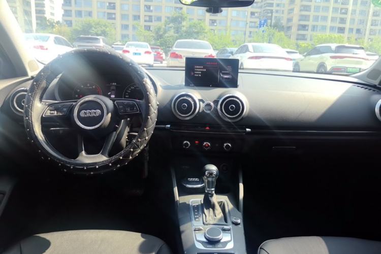 Used Audi A3 2020 Sportback 35 TFSI Fashion Edition China VI Emission Standard Center Console
