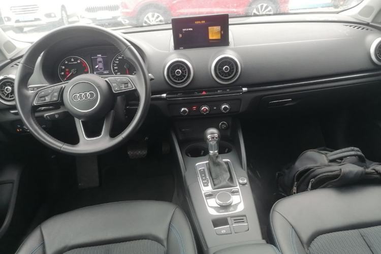 Used Audi A3 2020 Limousine 35 TFSI Fashion Edition China VI Emission Standard Center Console