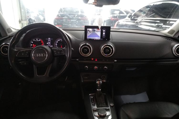 Used Audi A3 2020 Limousine 35 TFSI Fashion Edition China VI Emission Standard Center Console