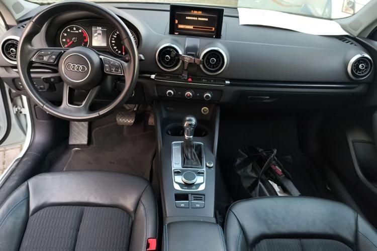 Used Audi A3 2020 Limousine 35 TFSI Fashion Edition China VI Emission Standard Center Console