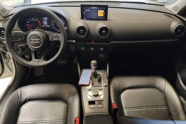Used Audi A3 2020 Limousine 35 TFSI Ambition China VI Center Console