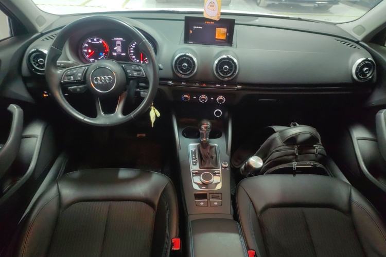 Used Audi A3 2020 Sportback 35 TFSI Fashion Edition China VI Emission Standard Center Console