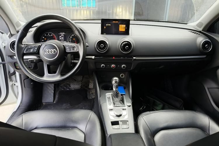 Used Audi A3 2020 Limousine 35 TFSI Ambition China VI Center Console