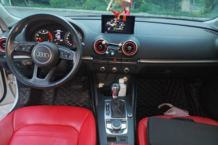 Used Audi A3 2020 Restyled Sportback 35 TFSI Entry-Level China VI Emission Standard Center Console