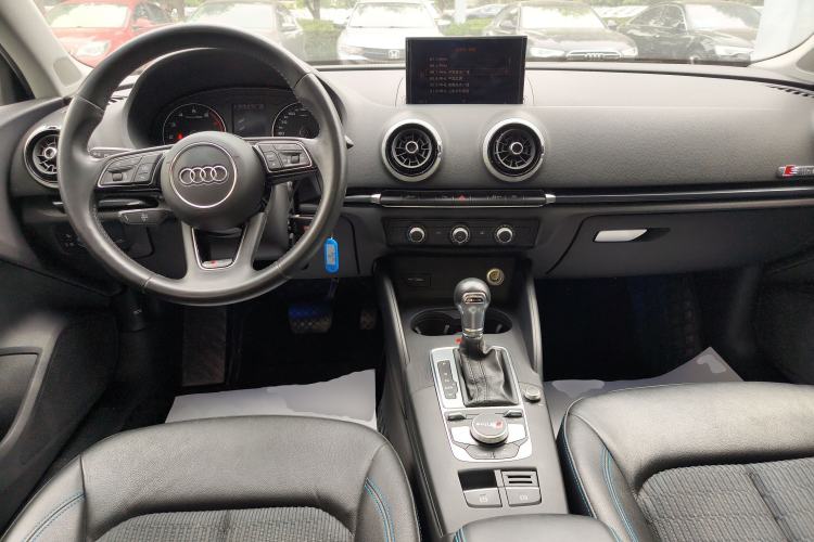 Used Audi A3 2020 Limousine 35 TFSI Fashion Edition China VI Emission Standard Center Console