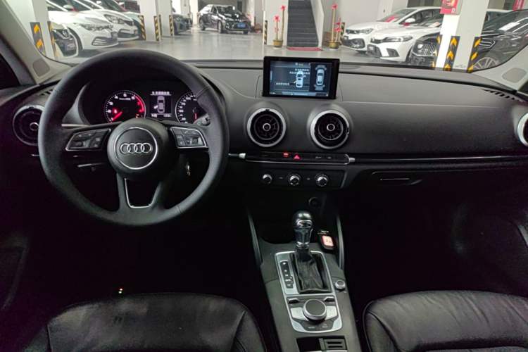 Used Audi A3 2020 Limousine 35 TFSI Fashion Edition China VI Emission Standard Center Console