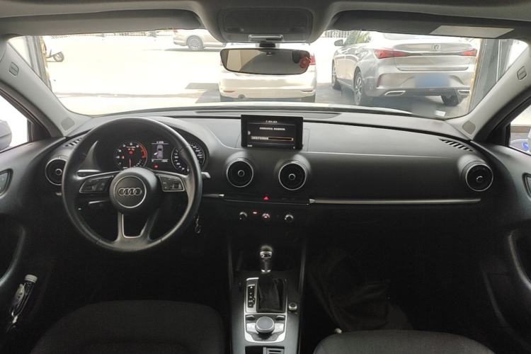 Used Audi A3 2020 Restyled Sportback 35 TFSI Entry-Level China VI Emission Standard Center Console