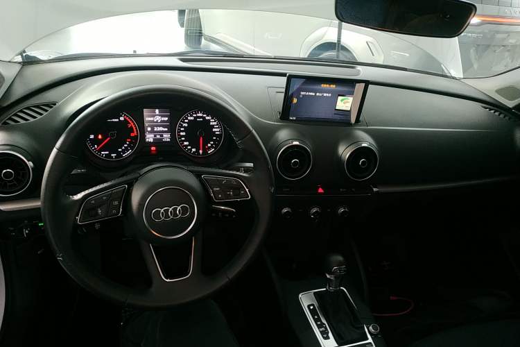 Used Audi A3 2020 Limousine 35 TFSI Ambition China VI Center Console