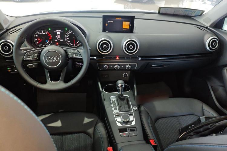 Used Audi A3 2020 Limousine 35 TFSI Fashion Edition China VI Emission Standard Center Console