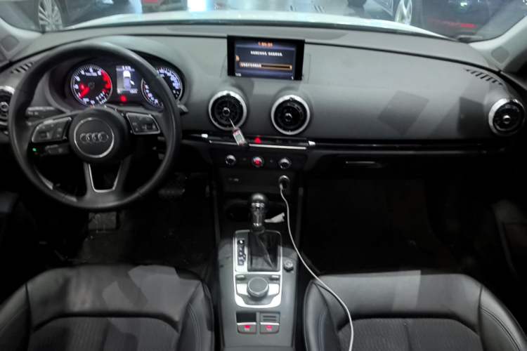 Used Audi A3 2020 Sportback 35 TFSI Fashion Edition China VI Emission Standard Center Console