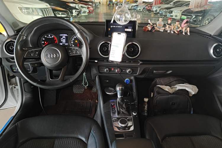 Used Audi A3 2020 Sportback 35 TFSI Fashion Edition China VI Emission Standard Center Console