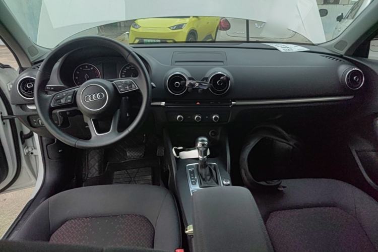 Used Audi A3 2020 Restyled Sportback 35 TFSI Entry-Level China VI Emission Standard Center Console