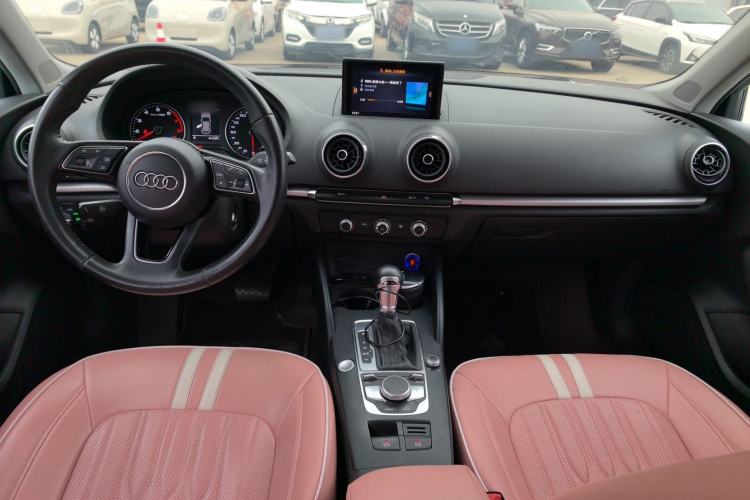 Used Audi A3 2020 Restyled Sportback 35 TFSI Entry-Level China VI Emission Standard Center Console