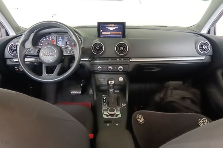 Used Audi A3 2020 Restyled Sportback 35 TFSI Entry-Level China VI Emission Standard Center Console