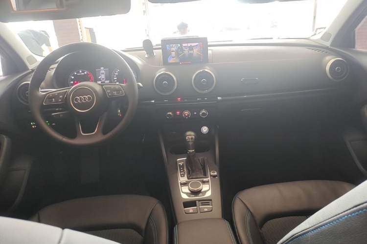 Used Audi A3 2020 Limousine 35 TFSI Fashion Edition China VI Emission Standard Center Console