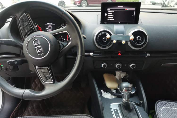 Used Audi A3 2020 Limousine 35 TFSI Fashion Edition China VI Emission Standard Center Console