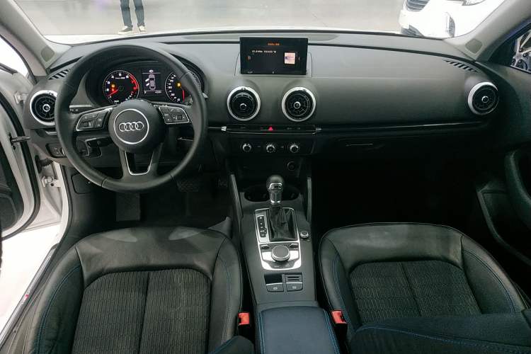 Used Audi A3 2020 Limousine 35 TFSI Fashion Edition China VI Emission Standard Center Console