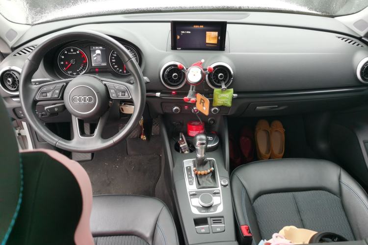 Used Audi A3 2020 Sportback 35 TFSI Fashion Edition China VI Emission Standard Center Console