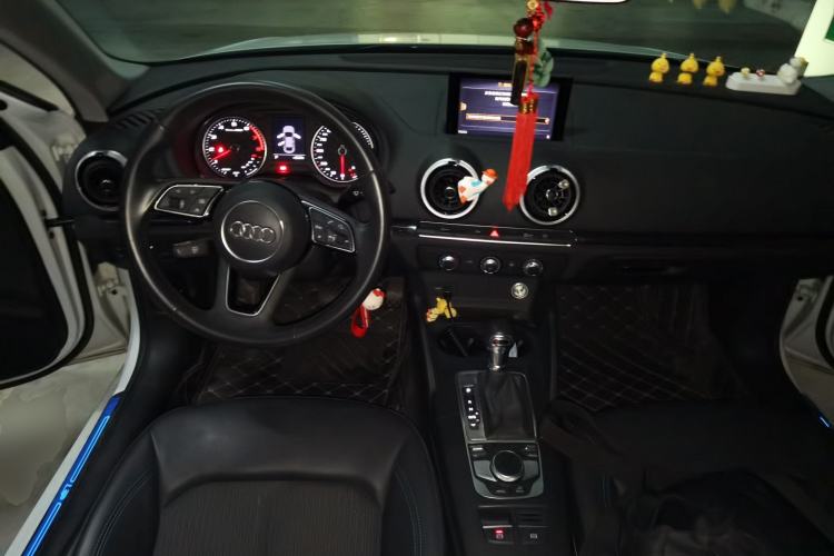 Used Audi A3 2020 Limousine 35 TFSI Fashion Edition China VI Emission Standard Center Console