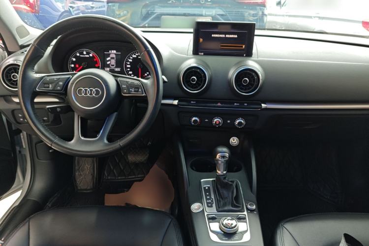 Used Audi A3 2020 Limousine 35 TFSI Ambition China VI Center Console