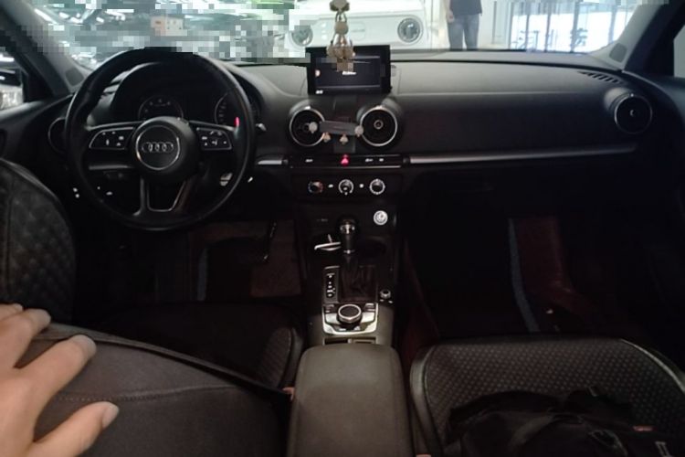 Used Audi A3 2020 Restyled Sportback 35 TFSI Entry-Level China VI Emission Standard Center Console
